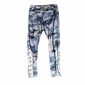 Kids Blue Camouflage Leggings size Girls 18/20